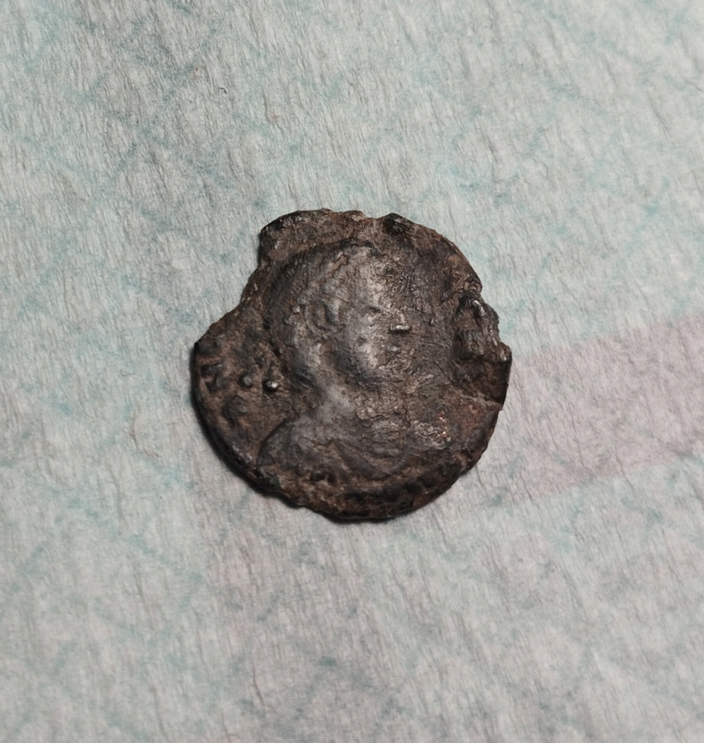 Monnaie romaine à identifier 1/5 Img_2019