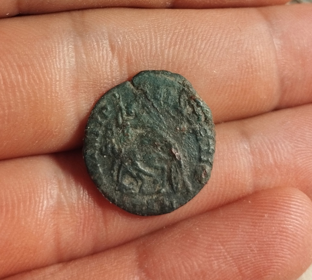 Monnaie romaine à identifier 2/5 Img_2020