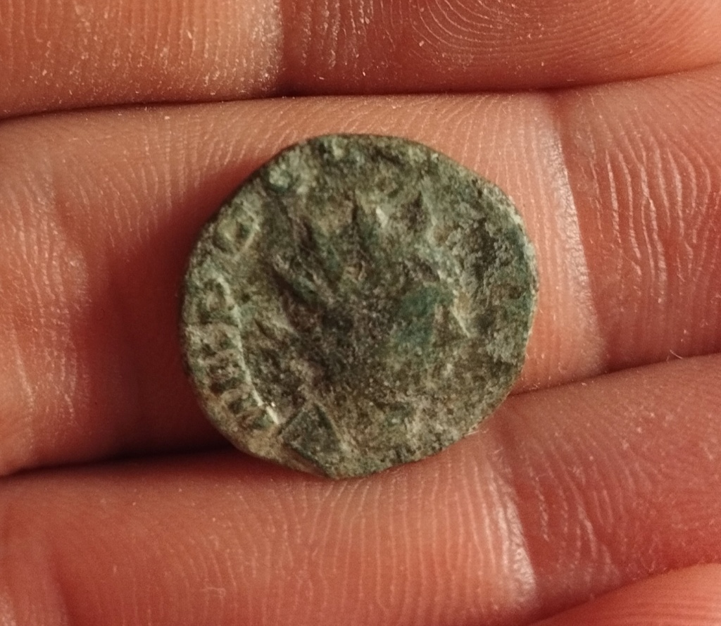 Monnaie romaine à identifier 3/5 Img_2022