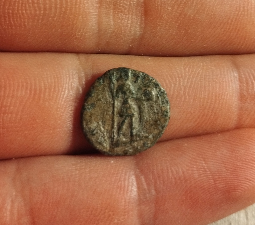 Monnaie romaine à identifier 5/5 Img_2027