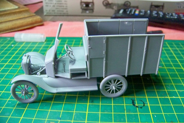 1/35 Ford T Ambulance 1917 ICM ( FINI & Rectifié) 100_1217