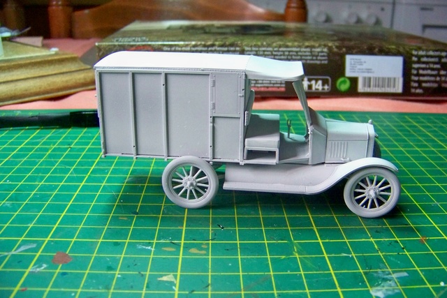 Ford T Ambulance 1917 ICM 1/35 ( FINI & Rectifié) 100_1224