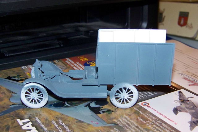 1/35 Ford T Ambulance 1917 ICM  ( FINI & Rectifié) 100_1230