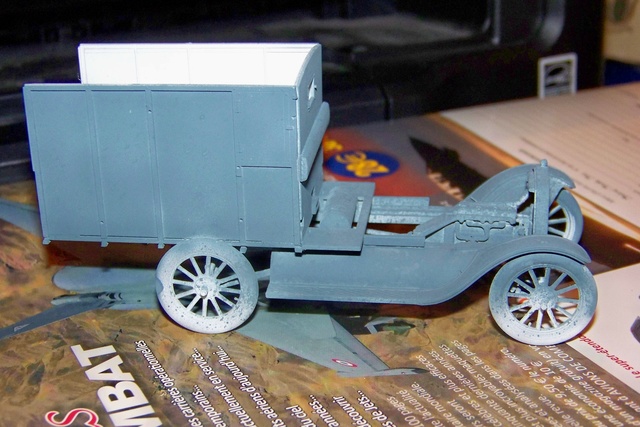 1/35 Ford T Ambulance 1917 ICM ( FINI & Rectifié) 100_1231