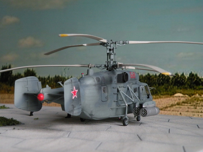 [Zvevda-Italeri] Ka-29 hélix-B Dscn7920