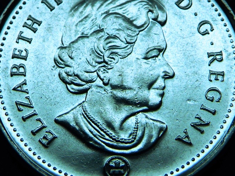 Étude 2007 - Coin obturé & frappe a travers , coté  Avers et face de la reine Dscf7013