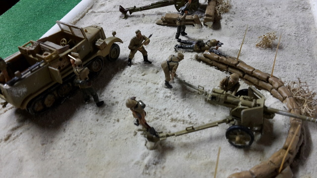 Batterie mixte : obusier FH18 et PAK40  Afrika corps 1942 au 1/72 03-02-10