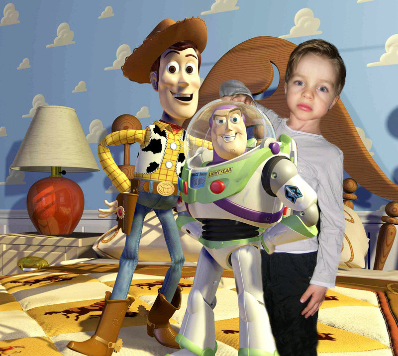 demande de montage photo toy story pour mon fils de 4 ans fan de chez fan. merci d'avance  Toy_st10