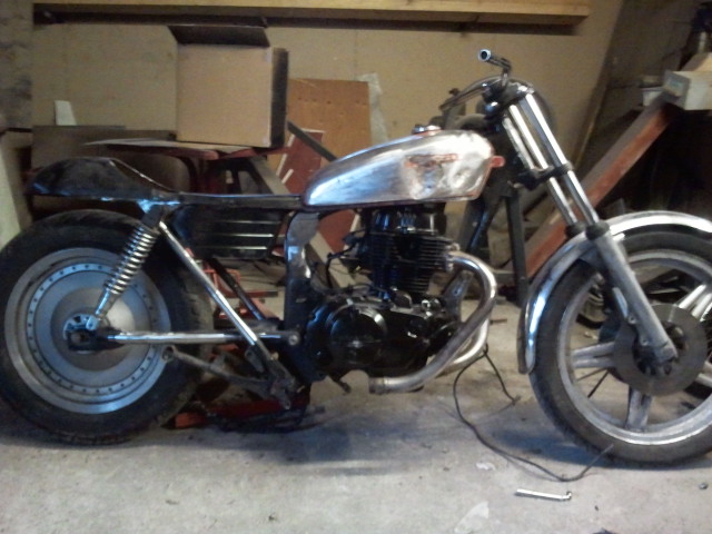 400 CBN Honda cafe racer  Tel_lu14