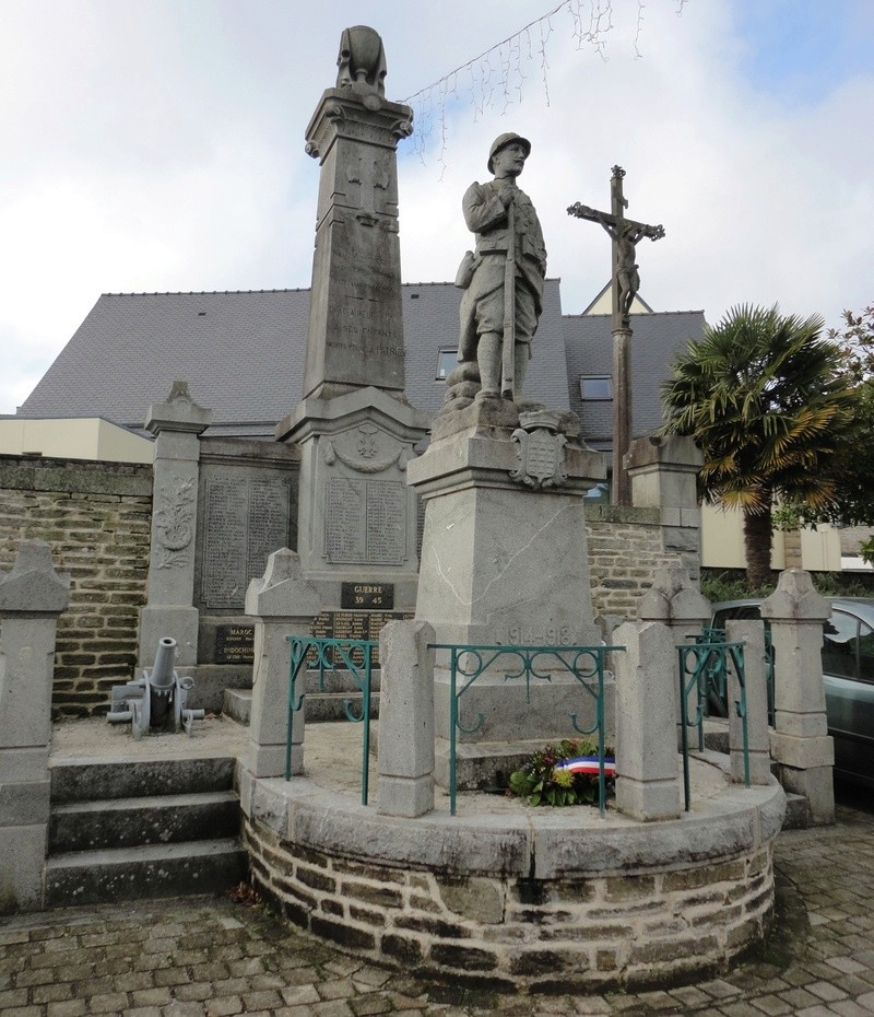 [Histoires et Histoire] Monuments aux morts originaux Français Tome 1 - Page 32 Dsc03623
