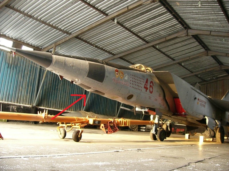  MiG-25RBT "Foxbat-B"  ICM 1/48 - Page 2 14347311