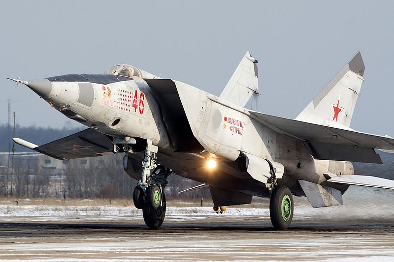  MiG-25RBT "Foxbat-B"  ICM 1/48 800px-10