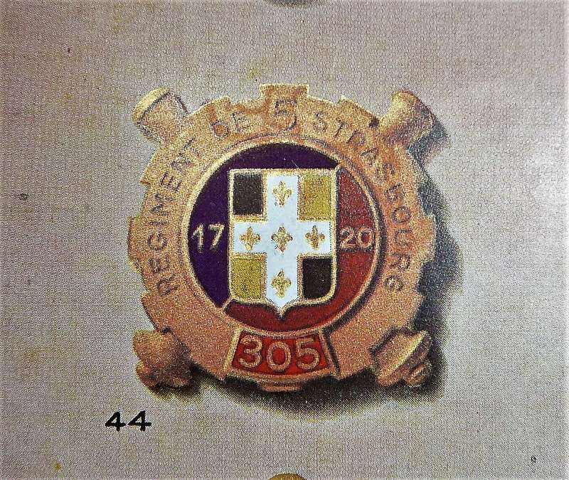 Double page d'insignes dans le HS de L'Illustration du 14 juillet 1939 P1230413
