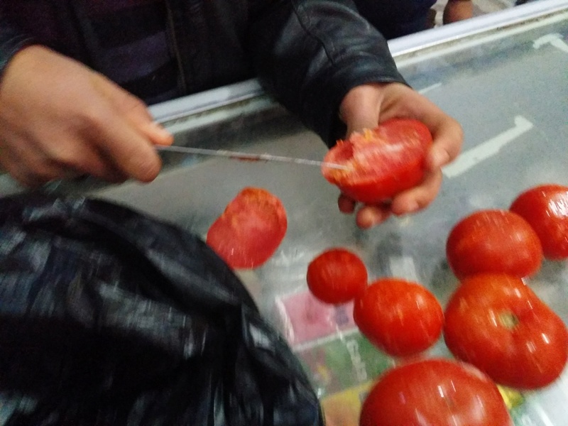 التعليم" تفتح تحقيق عاجل فى واقعة السماح لطلاب ثانوي زراعي سوهاج بالغش مقابل شراء كيلو طماطم مجمده بـ 10 جنية من إنتاج القسم 54410