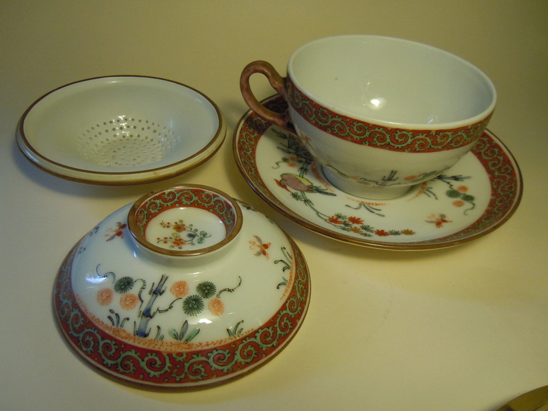 Tasse à thé couverte en porcelaine - Marque Haviland masquée Dscn6620