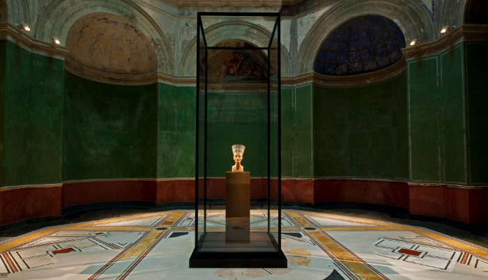 EGYPTE  Le buste de Néfertiti pourrait-il être une contrefaçon ?  Nefert10