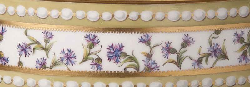Service en porcelaine de Sèvres "à décor de perles et de barbeaux" de Marie-Antoinette Porcel11