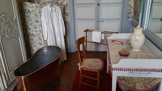 Baignoires, mobilier et objets de toilette au XVIIIe siècle Salle-10