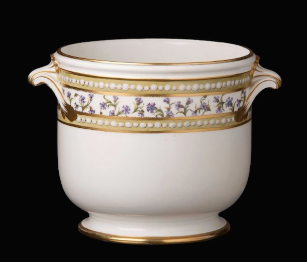 Service en porcelaine de Sèvres "à décor de perles et de barbeaux" de Marie-Antoinette Sevres11
