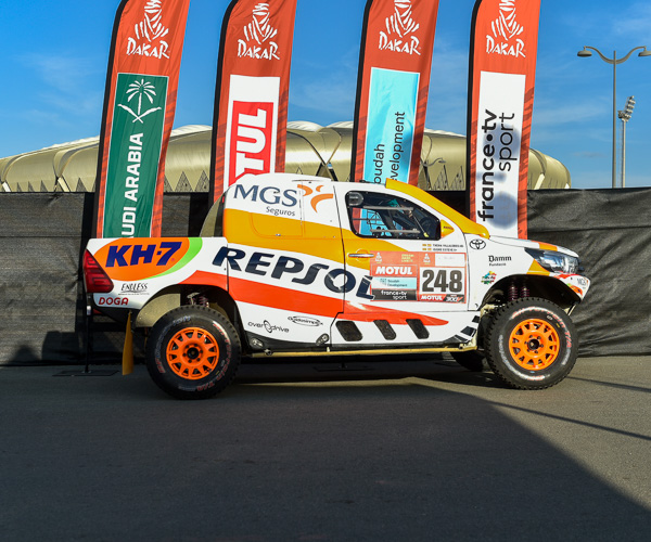 DAKAR 2022 - N°248 TOYOTA HILUX "Repsol Rally Team" I.Esteve Pujol/T.Villalobos 248-du10