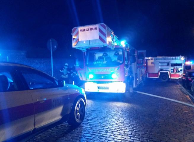 18h40- 17-01-2017-  Plan PIM sur Pepignen ( faubourg région Bruxelles ) pour incendie Maison de repos + Premières photos 16129810