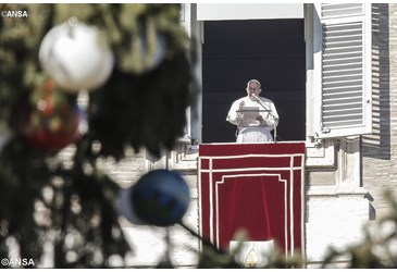 *** " Le Pape appelle à prier pour les martyrs chrétiens d'aujourd'hui"*** Balcon10