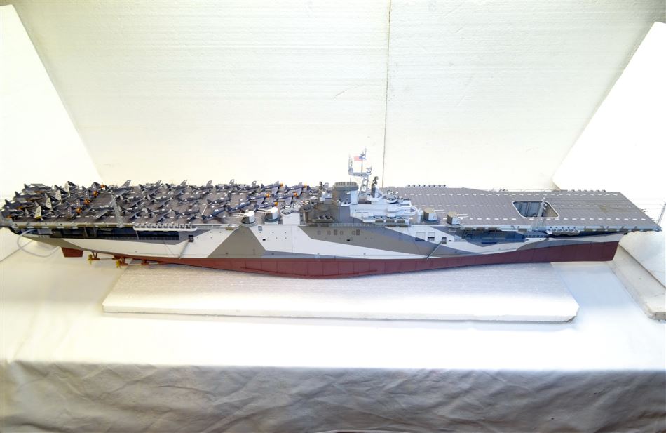 Galerie USS Ticonderoga CV-14/ 1:200 Angraf gebaut von Uwe Grawunder Dsc04344