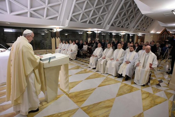 Pape François: Baptisés, soyez courageux, ne vous arrêtez pas ! Pape_f20