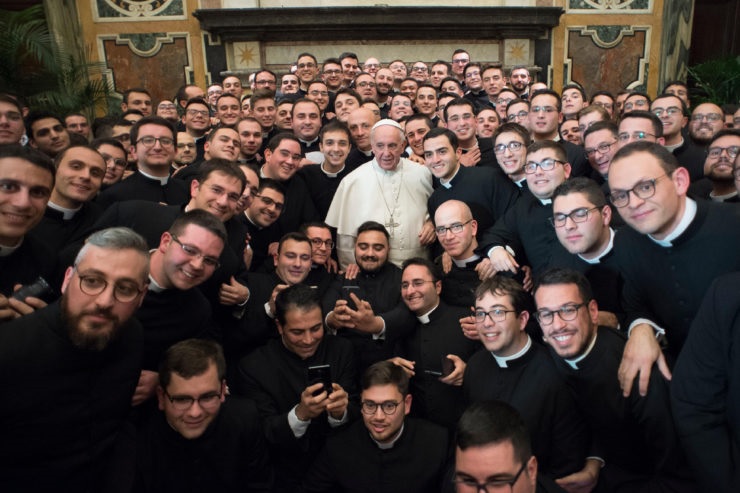 Pape François aux séminaristes: le plus important c'est de rencontrer Jésus Symina10