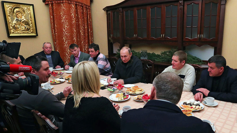 Вместе со всеми В.В.Путин встречает Рождество... Upload10