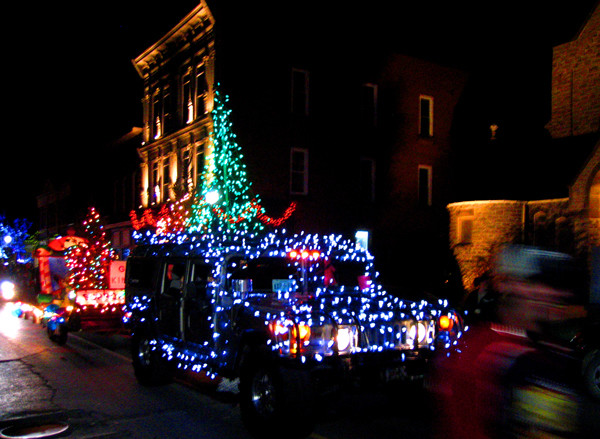 DU QUÉBEC!!! PRÉSENTATION DU HUMMER DE MON ÉPOUSE... - Page 2 Parade10