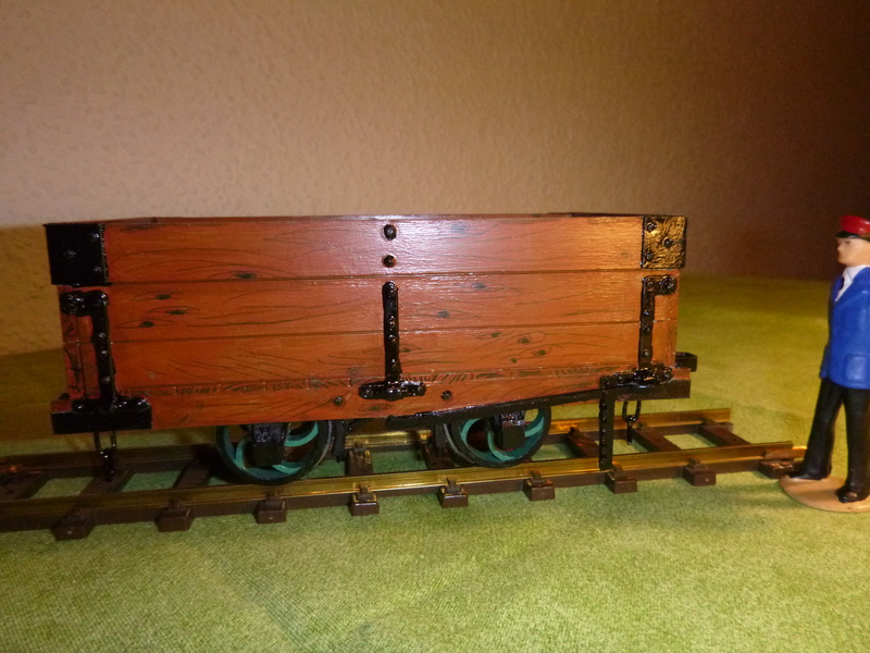 Binnie Engineering (GB) , 32mm Wagons, Loren ca. 1:19   P1030112