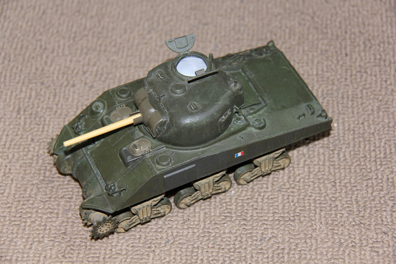 Sherman ( s ) 1/35 N°2 le M4A4 déco  - Page 2 01412