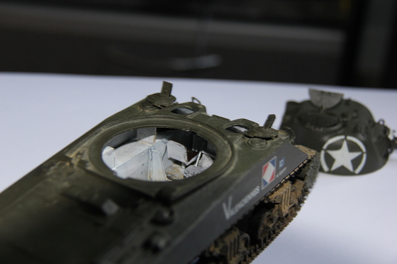 Sherman ( s ) 1/35 N°2 le M4A4 déco  - Page 2 01413