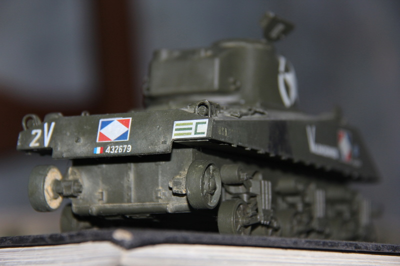 Sherman ( s ) 1/35 N°2 le M4A4 déco  - Page 2 01610