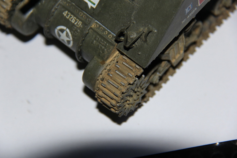 Sherman ( s ) 1/35 N°2 le M4A4 déco  - Page 3 01813