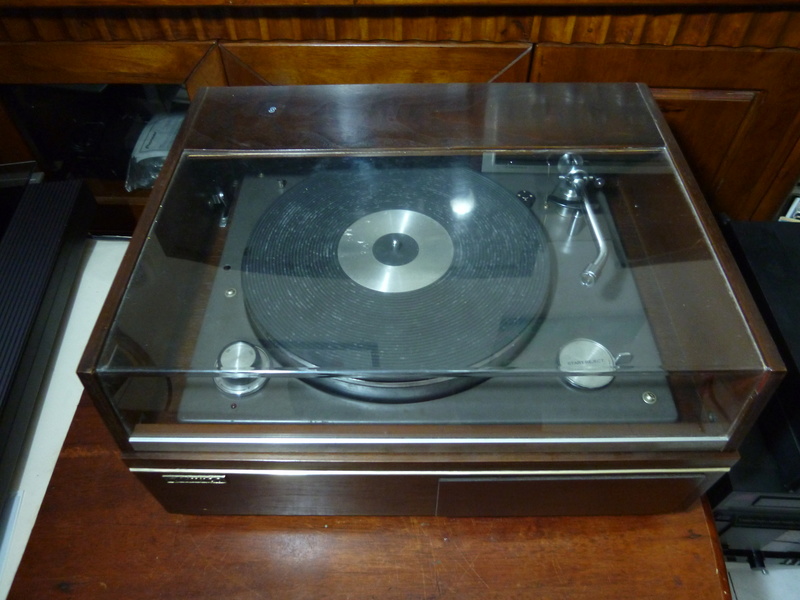 NIVICO SRP-471E-2  (JVC) 2 Speed Stereo Turntable- SOLD P1040117