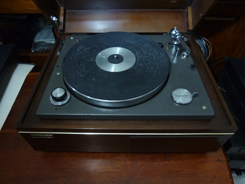 NIVICO SRP-471E-2  (JVC) 2 Speed Stereo Turntable- SOLD P1040118