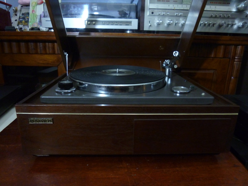 NIVICO SRP-471E-2  (JVC) 2 Speed Stereo Turntable- SOLD P1040120