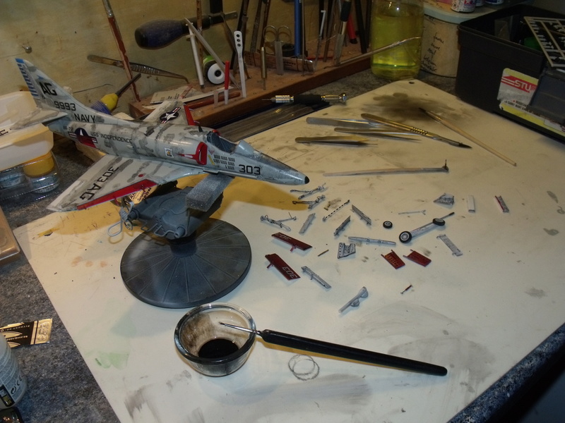 A-4 E Skyhawk - 1/ 48° Pont d'envol fait - Avion fini - accessoires de pont en confection. - Page 3 Dscf6831