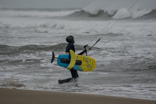 Et le foil dans les vagues alors .... relance ! - Page 2 00dsc_12