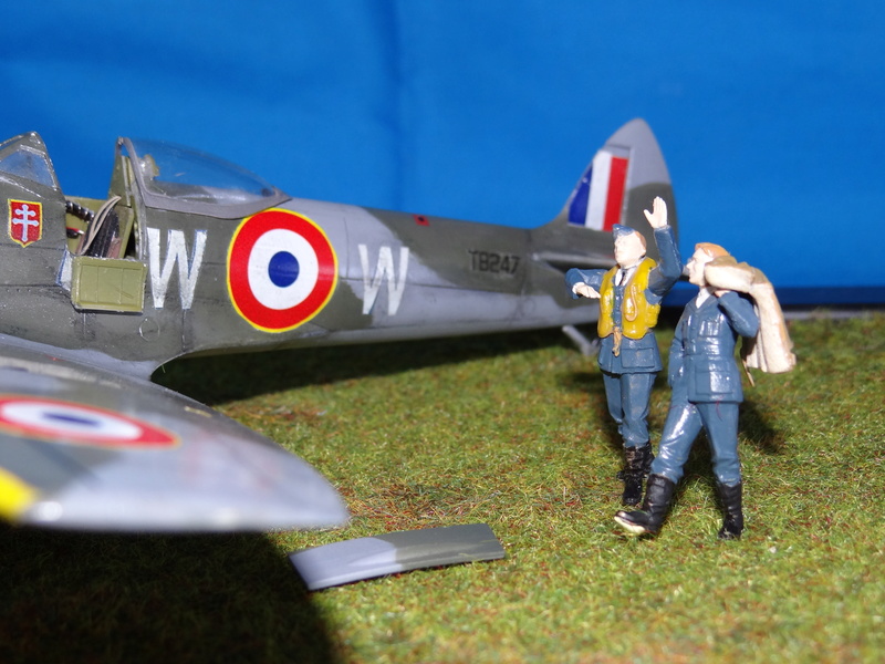 Supermarine Spitfire Mk XVI revell (ICM) diorama Modele19