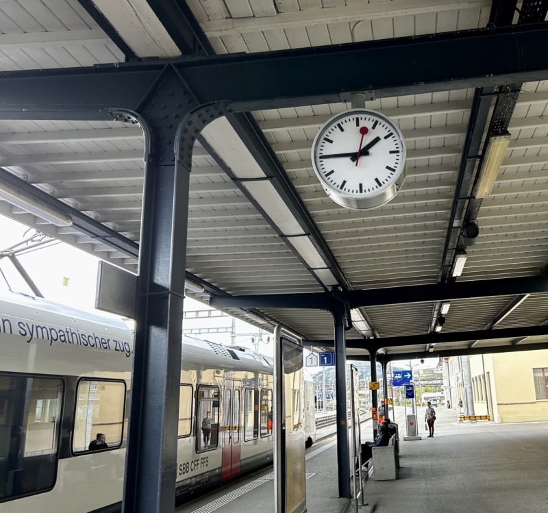 C. Horloge de gare A26f1910