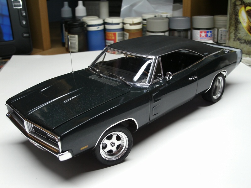 1969 Dodge Charger (Revell). 001_co10
