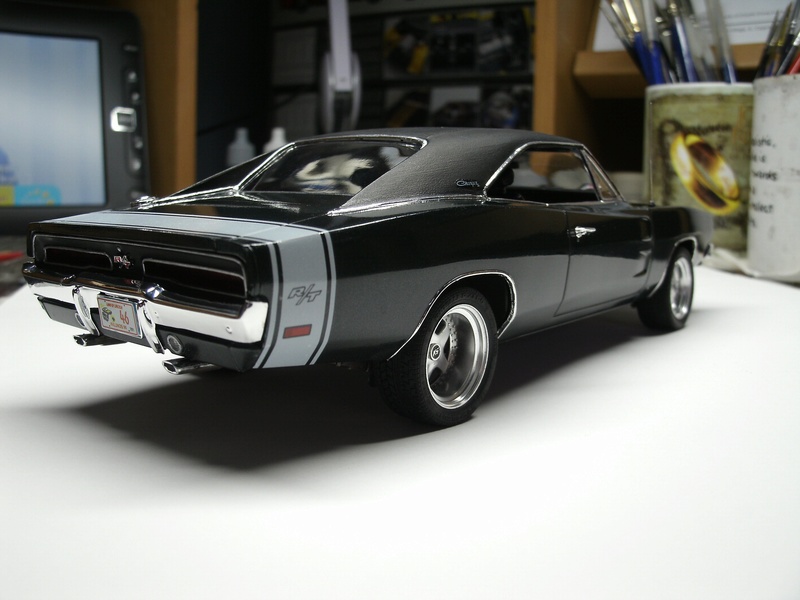 1969 Dodge Charger (Revell). Skidsf10