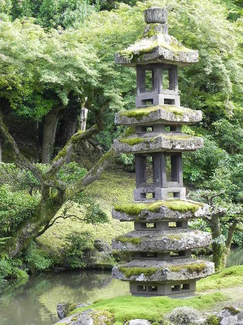 Les jardins Japonais et les lanternes Japonaises 0aeea110