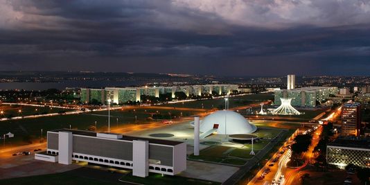 Brasilia (Brasil - Bresil) - Oscar Ribeiro de Almeida de Niemeyer Soares & Lucio Costa, 18010710