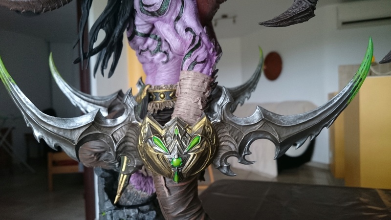 BLIZZARD - Illidan statue Dsc_0416