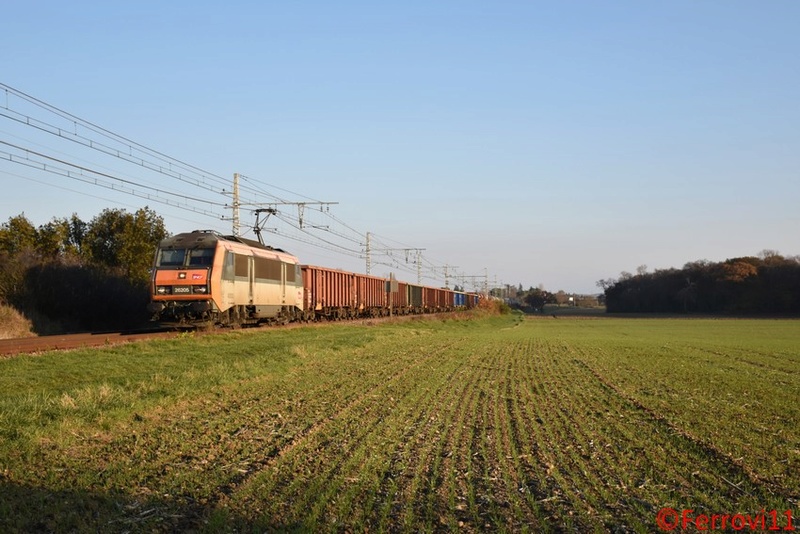 Photos et vidéos de la ligne Bordeaux - Toulouse - Narbonne - Sète (Fil 3) - Page 40 Dsc_0015