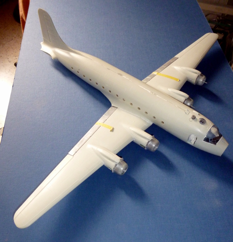 Douglas dc4 Air France CARVAIR Cie Air Transport  maquette Revell 1/72 - Page 2 00410